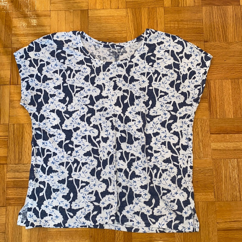 Blue floral Gap tshirt